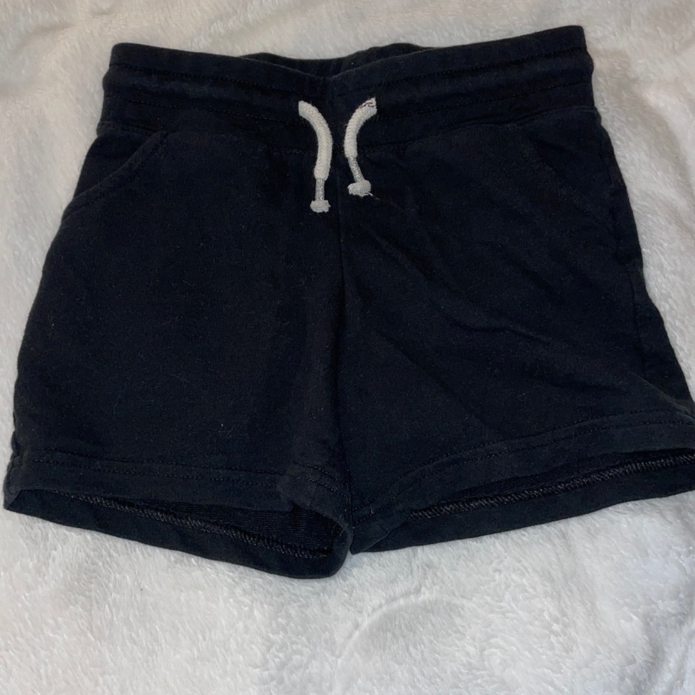 Kids girls Cat& Jack black shorts. Size US 4-5